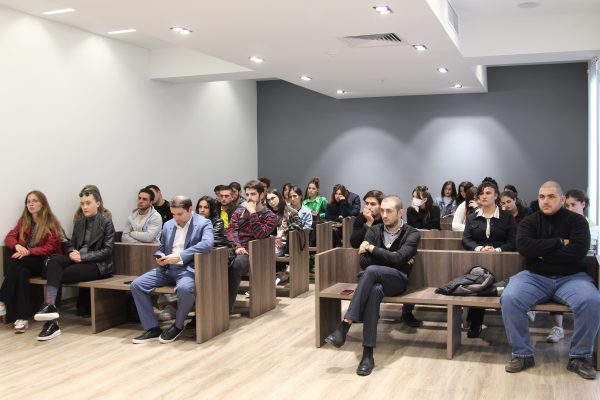 დამოუკიდებელი ინსპექტორის ზურაბ აზნაურაშვილის შეხვედრა აღმოსავლეთ ევროპის უნივერსიტეტის იურიდიულ და სოციალურ მეცნიერებათა ფაკულტეტის სტუდენტებთან