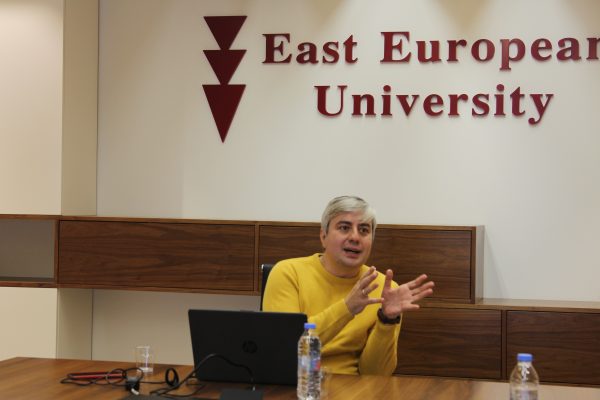 აღმოსავლეთ ევროპის უნივერსიტეტში ირაკლი ჩხაიძის საჯარო ლექცია გაიმართა