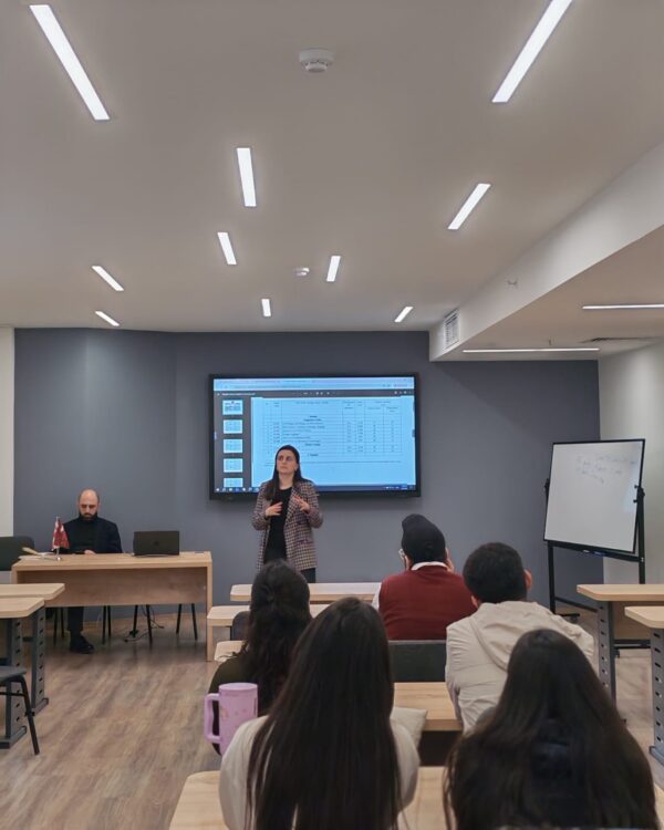 საორიენტაციო შეხვედრები დიპლომირებული მედიკოსის პროგრამის პირველსემესტრელი სტუდენტებისთვის